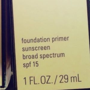 Foundation Primer Sunscreen Broad Spectrum SPF 15